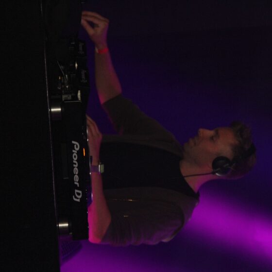 Mensen samen op het Heartcore by Nature Event 2025