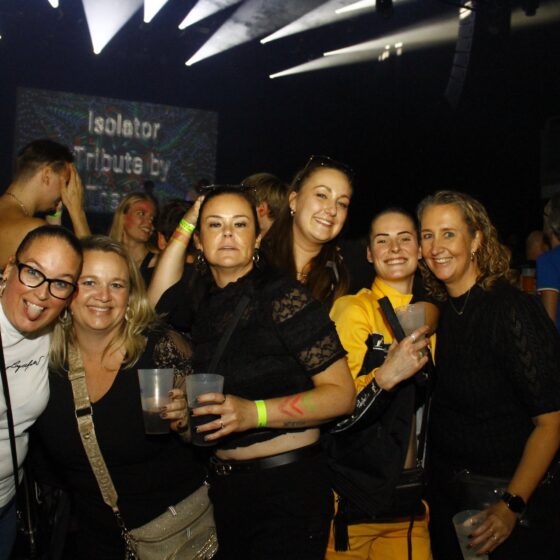 Mensen samen op het Heartcore by Nature Event 2025