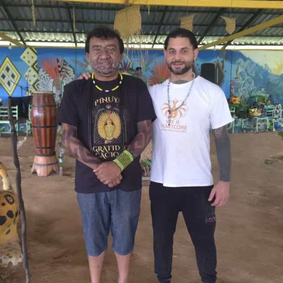 Mario met Pinuya van de Huni Kuin tribe